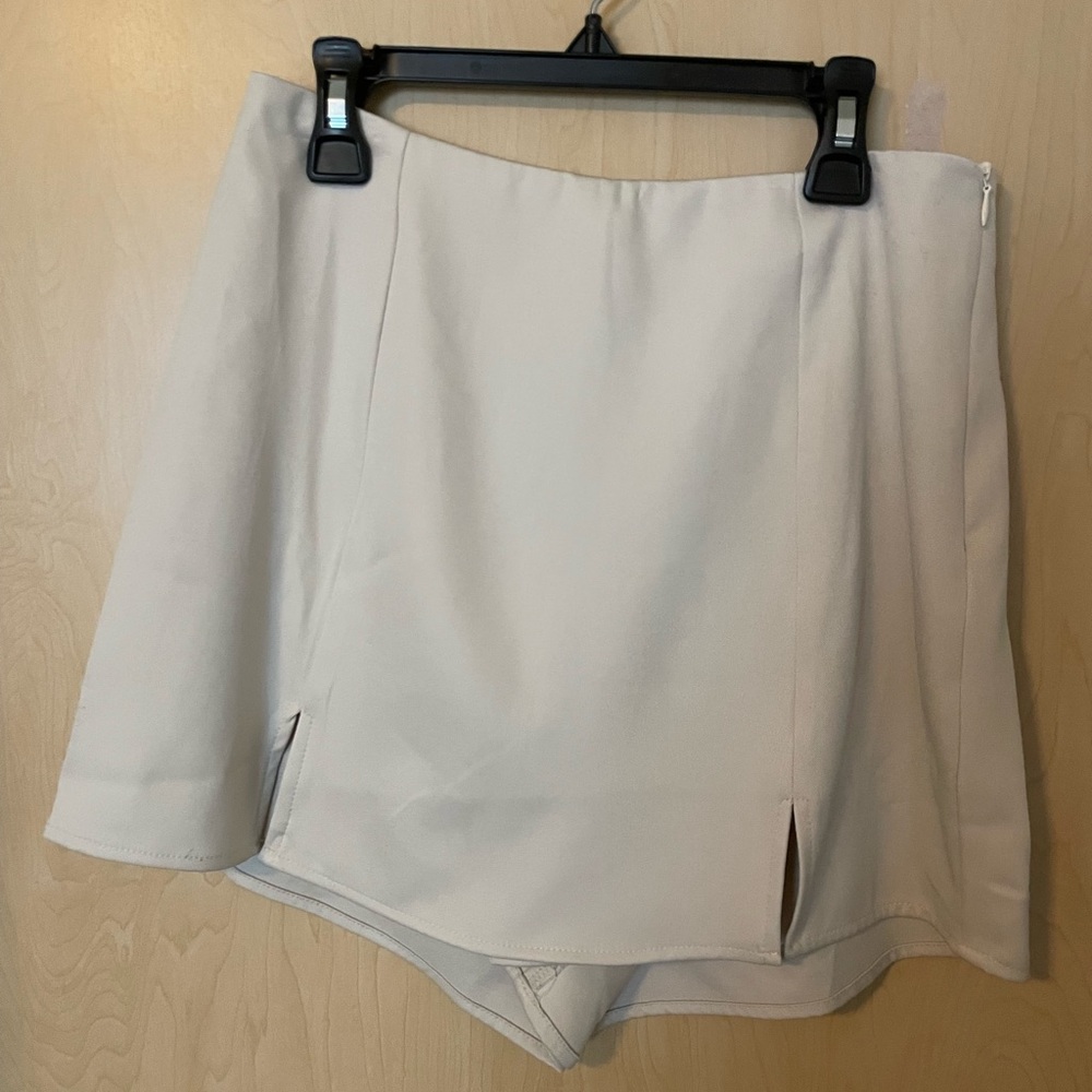 Elegant Cream Women's Skort